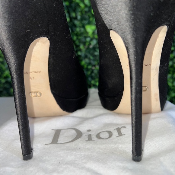 AUTHENTIC CHRISTIAN DIOR HEELS - Picture 3 of 3